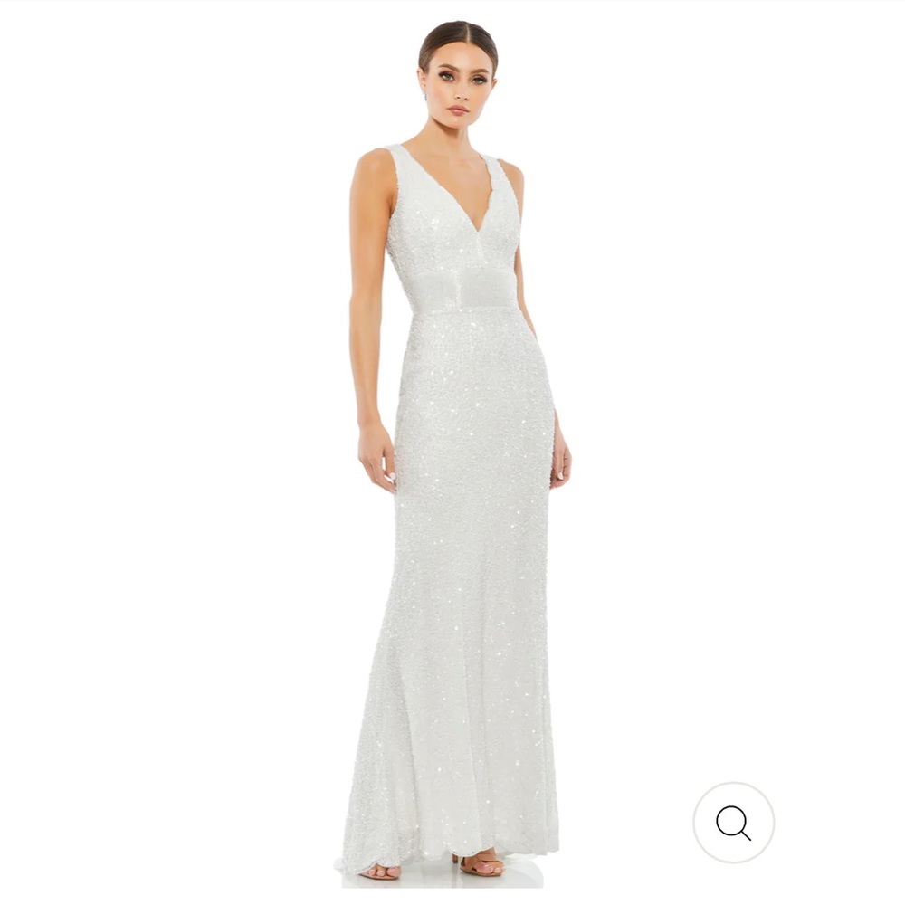 NWT MAC DUGGAL SCALLOPED NECKLINE SEQUINED EVENING/WEDDING GOWN - White, Sz 14